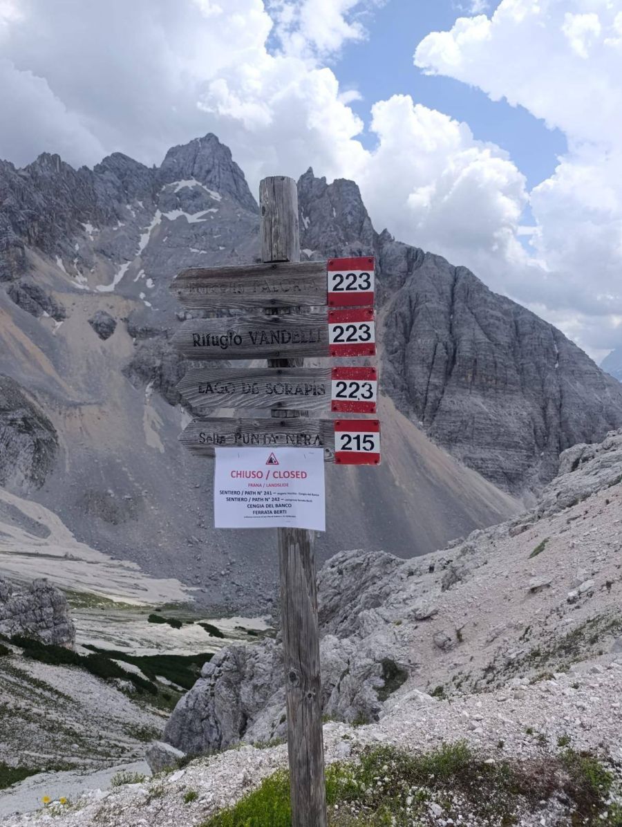 Er missachtete mehrere Hinweise und wanderte auf einem wegen Steinschlags gesperrten Weg.