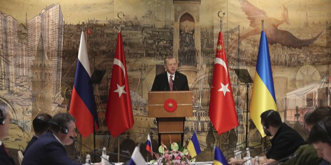 Im März 2022 empfing der türkische Präsident Erdogan bereits Delegierte aus Russland und der Ukraine. Nun sollen in Istanbul Gespräche auf höchster Ebene stattfinden. (Archivbild) Istanbul Russland Ukraine Istanbul
