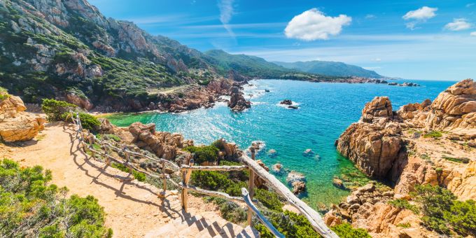 Italiens Strände bieten die perfekte Kulisse für entspannte Ferien mit der ganzen Familie. Sardinien