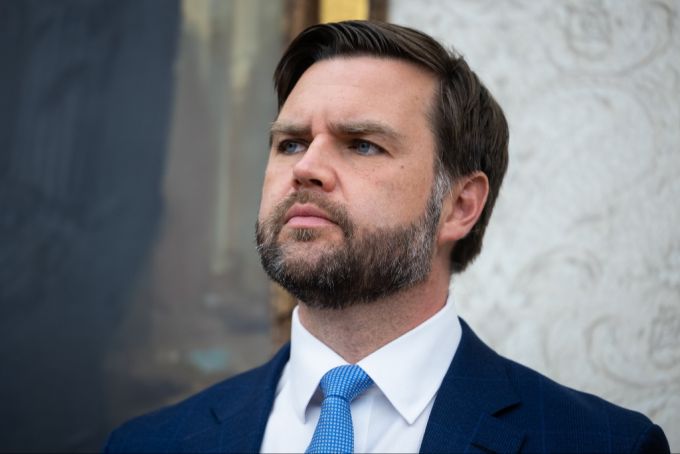 Vance warnt Fussballfans, ihren Aufenthalt nur auf die WM 2026 zu begrenzen. vance