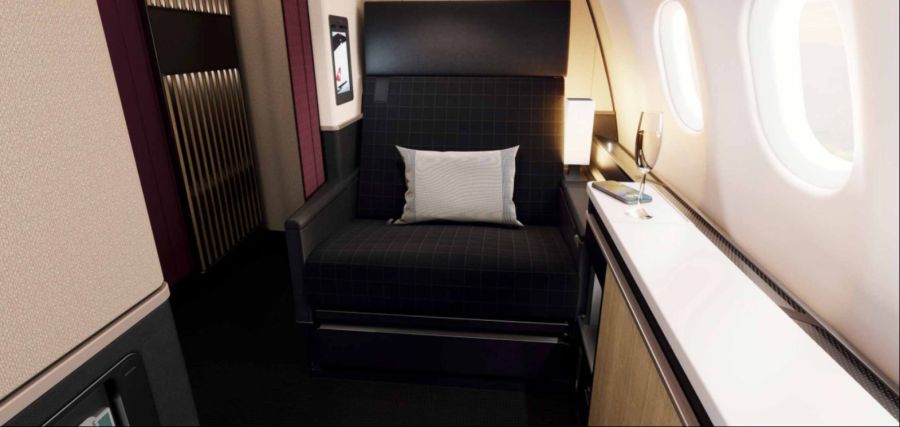 Durch die Trennwand zum Gang hat man viel Privatsphäre im Flugzeug.