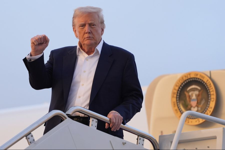 Dort soll der US-Präsident von der katarischen Herrscherfamilie eine Boeing 747-8 geschenkt bekommen.