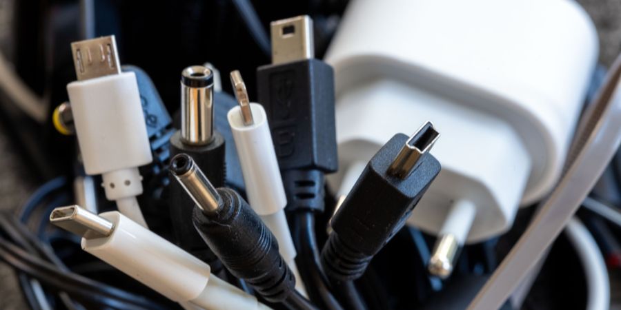 65 Elektrogeräten Stecker Ladekabel