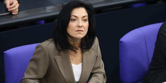 Mehrere Wirtschaftsverbände fordern in einem Aufruf an Energieministerin Reiche eine Stromsteuersenkung für alle Verbraucher ab 1. Januar. (Archivbild) Katherina Reiche