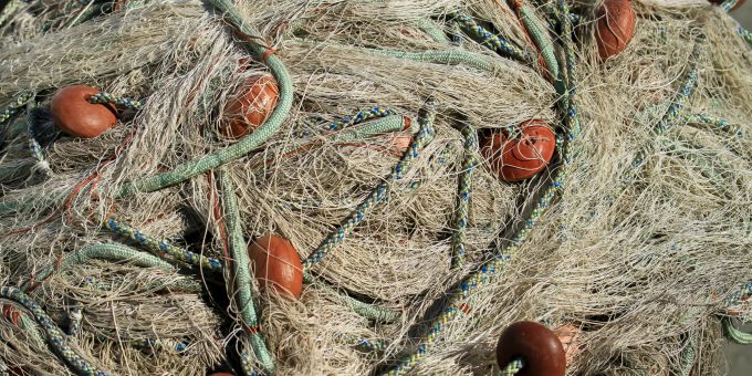 Aufgrund der Stabilität von Nylon wird der Stoff oftmals als Fischernetz gebraucht. Fischernetze