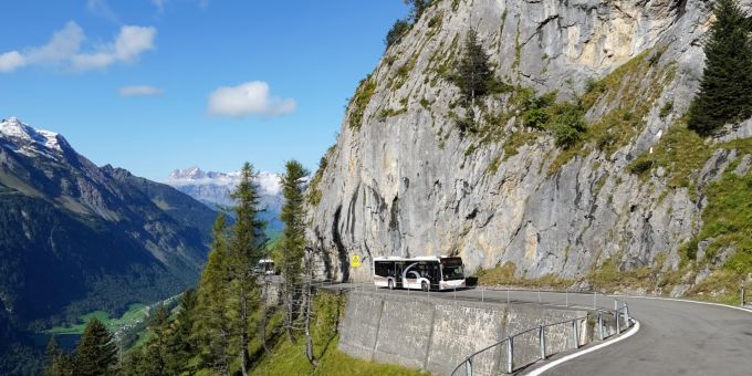 Ein Bus der AUTO AG URI unterwegs in der «Lini» in Richtung Klausenpass. Auto AG URI