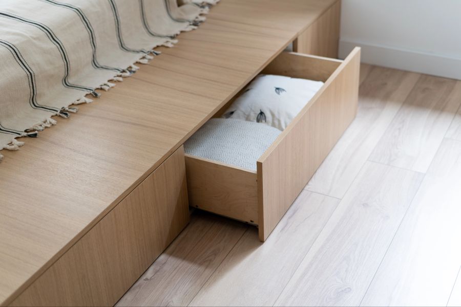 Bett mit Schubladen