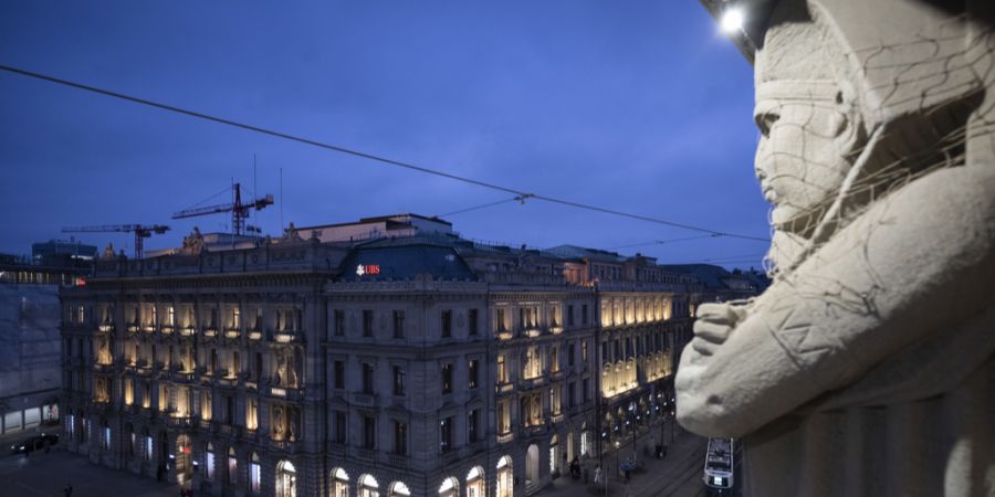 UBS Statue