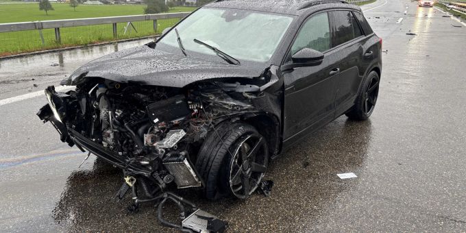 Gossau SG - Unfall bei Starkregen auf der A1