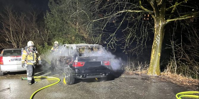 Fahrzeugbrand in Läufelfingen.