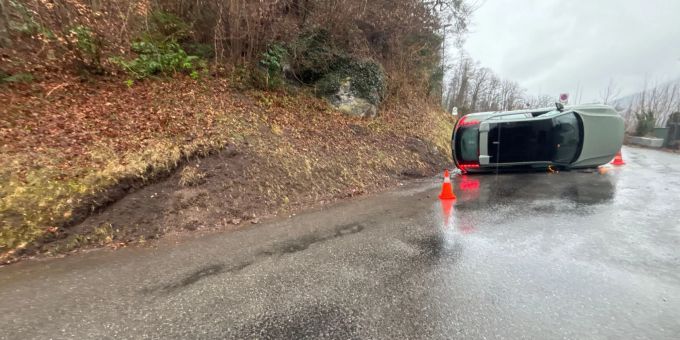 Mühlehorn GL: Lernfahrerin verursacht Selbstunfall. Mühlenhorn GL