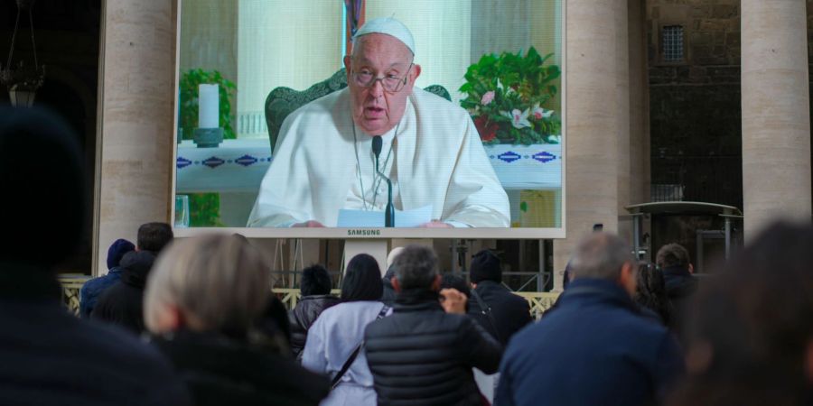 Papst Franziskus plagt seit einigen Tagen eine Erkältung.