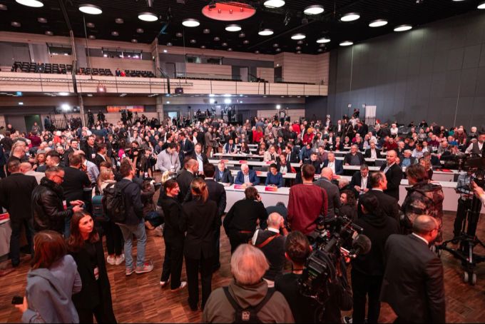 Christian Leye, Generalsekretär des BSW (Mitte l-r), Oskar Lafontaine und Sahra Wagenknecht, Kanzlerkandidatin und Bundesvorsitzende des Bündnis Sahra Wagenknecht. Sahra Wagenknecht
