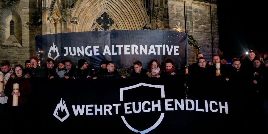 Die als rechtsextremistisch eingestufte Nachwuchsorganistation der AfD «Junge Alternative» soll von einer neu zu gründenden Jugendorganisation abgelöst werden. (Archivbild)