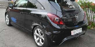 Schänis SG - Fahrunfähig gegen parkiertes Auto gefahren und abgehauen