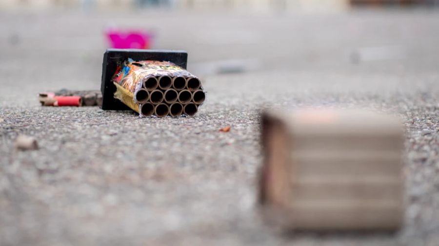 Die Gemeinde habe umgehend eine interne Diskussion über mögliche Massnahmen bezüglich des Zündens von Feuerwerkskörpern eingeleitet. (Symbolbild)