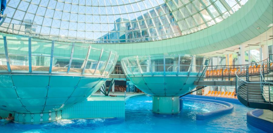 Therme Wasser Installationen blau