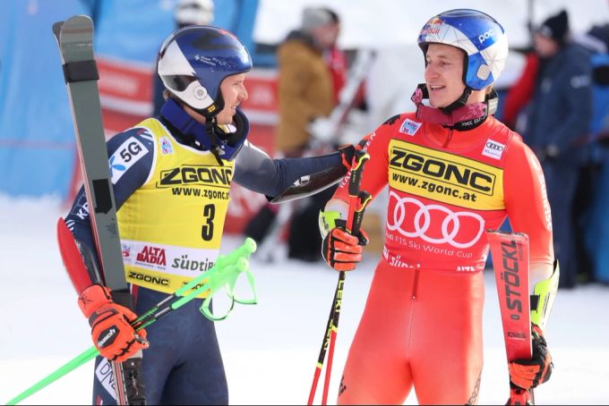 Marco Odermatt steht Henrik Kristoffersen im Gesamtweltcup vor der Sonne. Marco Odermatt