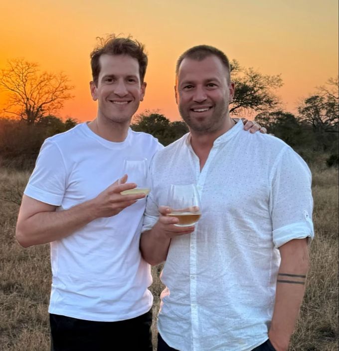 Jonny Fischer und sein Ehemann Michi Angehrn. Jonny Fischer Ehemann