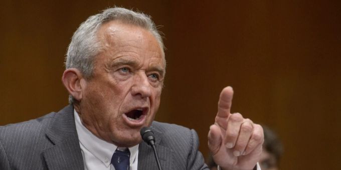 Robert F. Kennedy ist der neue US-Gesundheitsminister - er rät nach dem Masernausbruch zu Impfungen. Das war nicht immer so. Robert F. Kennedy Anhörung