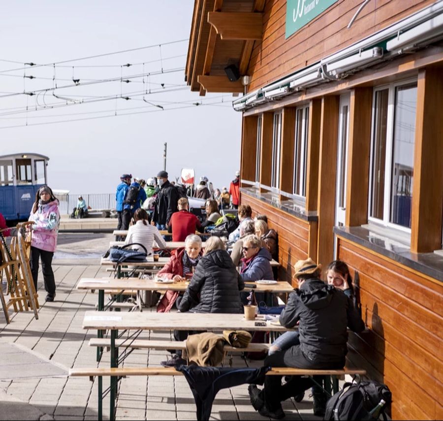 Viele Skibeizen in der Schweiz setzen auf Selbstbedienung.