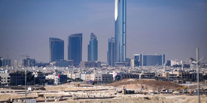 In der saudi-arabischen Hauptstadt Riad treffen sich erstmals der russische Aussenminister Sergej Lawrow mit seinem Amtskollegen Marco Rubio. In der saudi-arabischen Hauptstadt Riad treffen sich erstmals der russische Aussenminister Sergej Lawrow mit seinem Amtskollegen Marco Rubio.