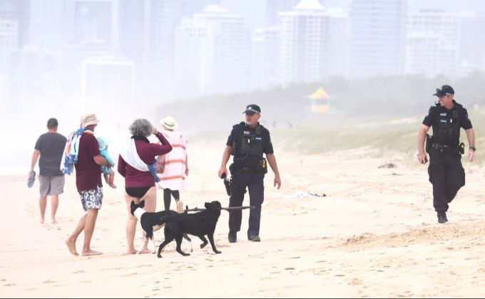 An der australischen Gold Coast wurde am Donnerstagmorgen ein Torpedo gefunden. Die Polizei sperrte den Touristenstrand ab. Torpedo Gold Coast