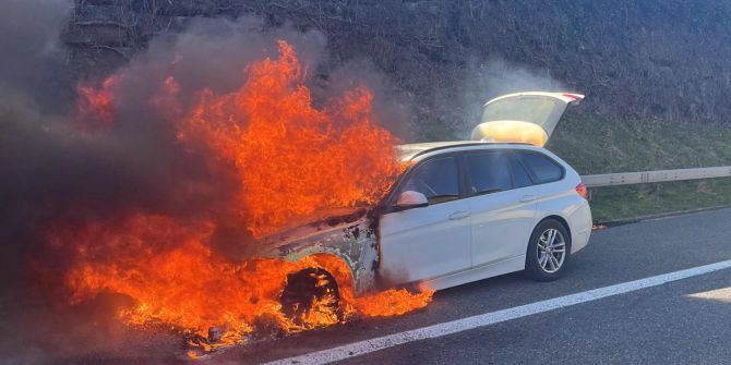 Autobrand auf A13