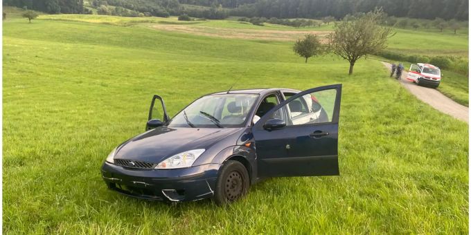Das Fahrzeug wurde massiv beschädigt. Unfall