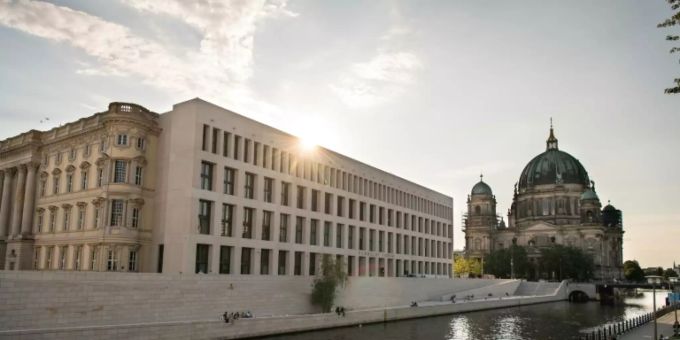 Das Humboldt Forum gleich an der Spree in Berlin. humboldt forum