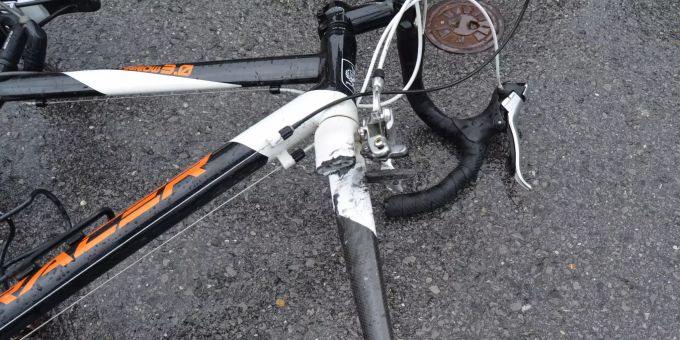 Ein Fahrradfahrer wurde leicht verletzt.