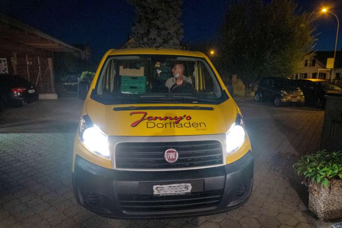 Hubert Jenny macht sich auf den Weg für den Znünipause-Lieferservice.