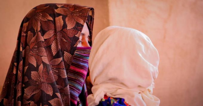 Frauen und ihre Kinder benötigen jetzt besonderen Schutz. Frau mit Kind