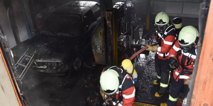 Der Sachschaden beläuft sich auf mehrere Zehntausend Franken. Brand