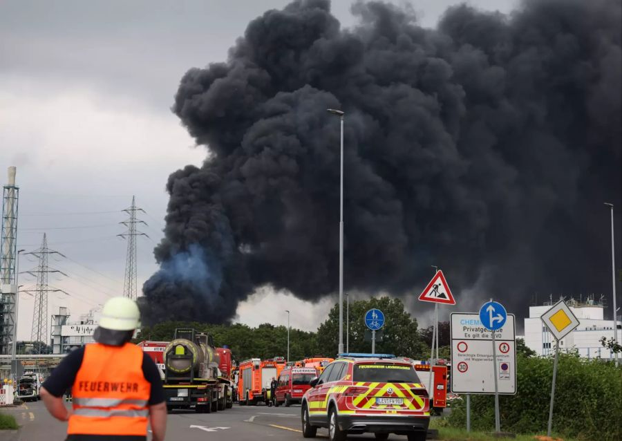 Rauchwolke über Chempark Leverkusen
