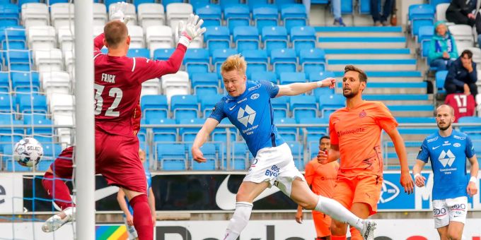Oly Brynhildsen (Molde FK) trifft zum 1:0 gegen Servette FC im Hinspiel der zweiten Qualifikationsrunde zur Europa Conference League. Servette FC Conference League
