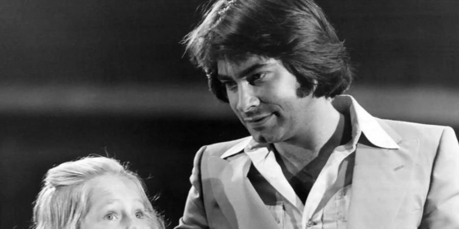 «Schön ist es auf der Welt zu sein» von Anita und Roy Black ist mit Zeilen wie «Das Schönste im ganzen Jahr, das sind die Ferien» und dem Refrain «Schön ist es auf der Welt zu sein/Sagt die Biene zu dem Stachelschwein» unvergessen. Foto: Hans Dürrwald/dpa