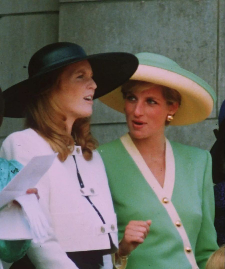 Diana und Sarah Ferguson im Jahr 1990.