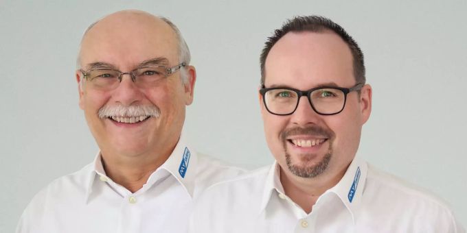 Das Vater-Sohn-Gespann Paul (links) und Kai Gossens von der MySolutions AG in Reiden. MySolutions AG Reiden