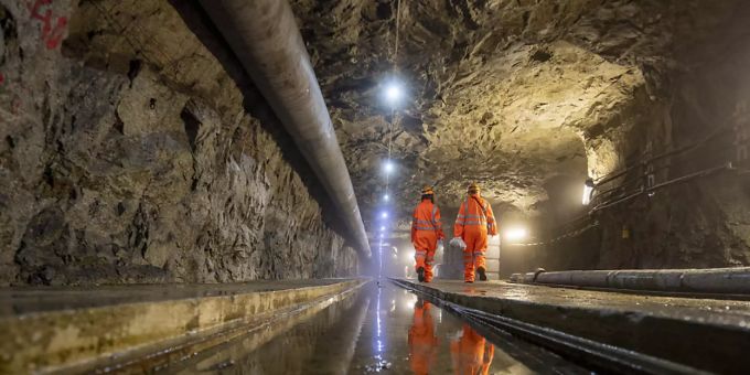 Die Brandursache im Furkabahntunnel war Regelbruch beim Verladen des Lastwagens. (Archivbild) Furkabahntunnel