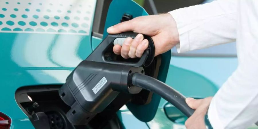 VW bieten den ID.3 und den ID.4 ab jetzt auch im Abo an. Foto: Sebastian Kahnert/dpa-Zentralbild/dpa