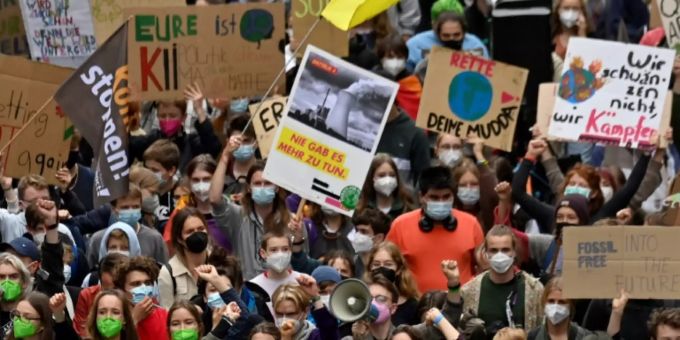 In Berlin war auch Greta Thunberg mit dabei (Bildmitte) In Berlin war auch Greta Thunberg mit dabei (Bildmitte)