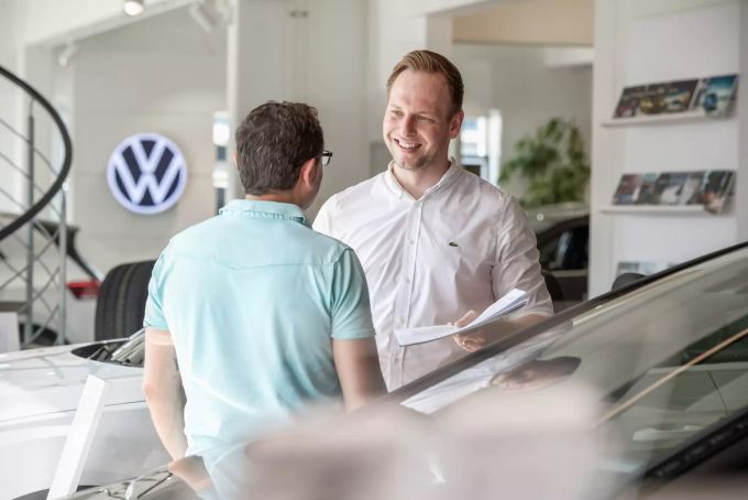 Verkaufsgespräch: Eine Stärke der Auto Käppeli ist die individuelle und umfassende Kundenbetreuung. Auto Käppeli AG Wohlen