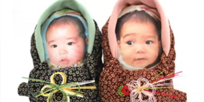 In Japan können Reissäcke mit dem Gesicht des Neugeborenen verschickt werden. reis baby