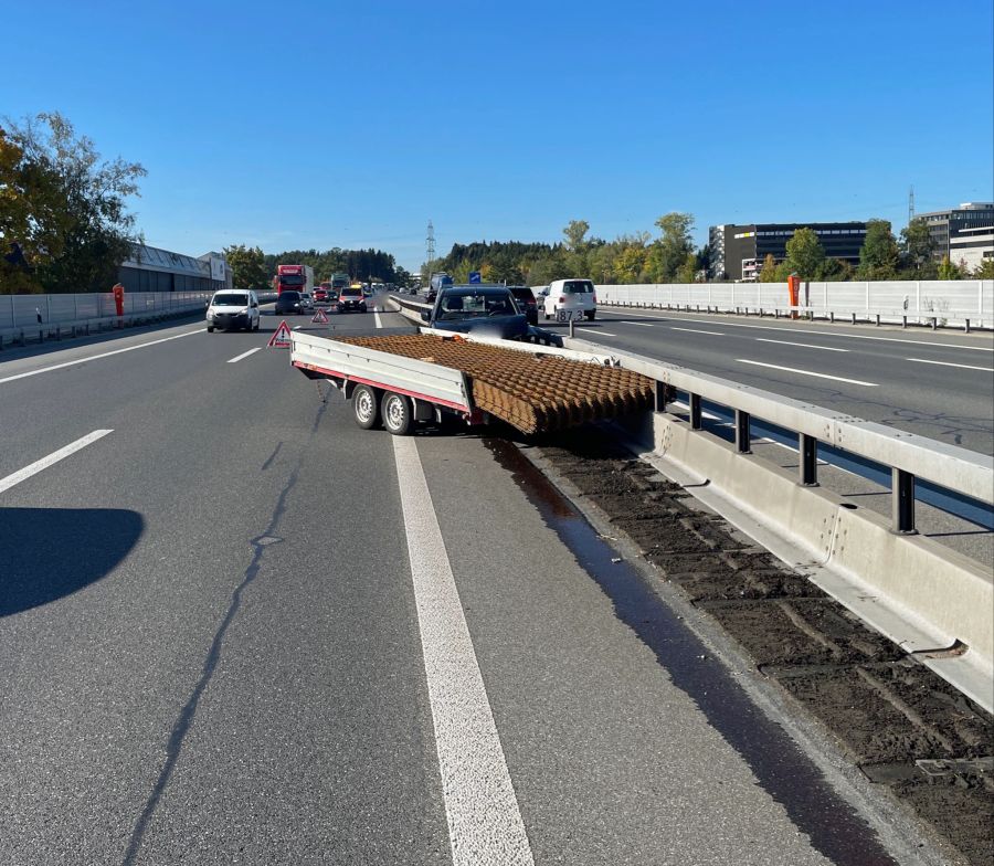 Der Unfall führte zu Rückstau und Verkehrsbehinderungen