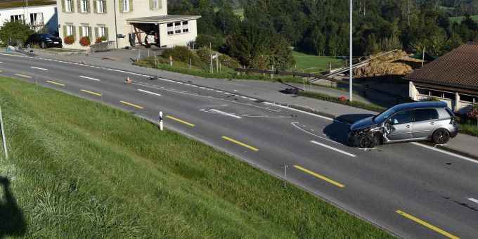 Die Automobilistin musste mit mittelschweren Verletzungen ins Spital gebracht werden.