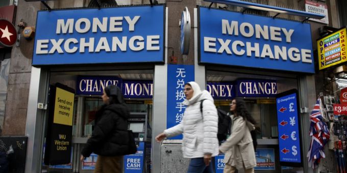 Das Pfund Sterling ist die Währung des Vereinigten Königreichs. Pfund Sterling Geldwechsler