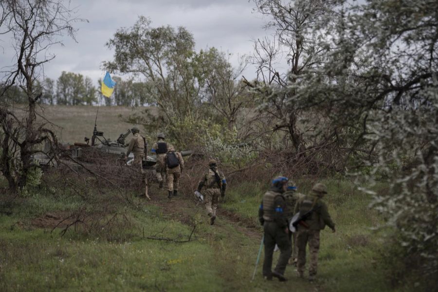 In den Dörfern wurde nach der Rückeroberung endlich wieder die ukrainische Flagge gehisst.