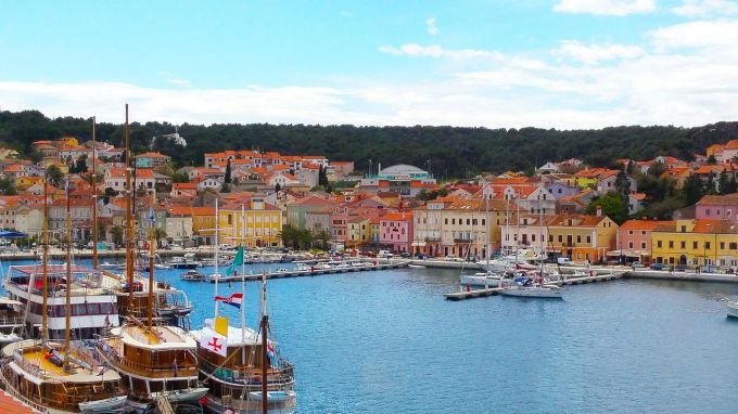 Schöner Hafen in Losinj. Hafen