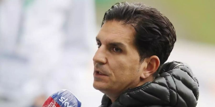 Findet kritische Worte zu Länderspielreisen in Corona-Zeiten: Hannover-Coach Kenan Kocak. Foto: Daniel Karmann/dpa